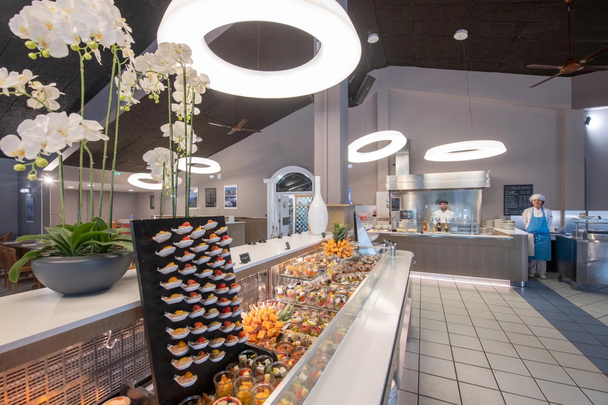Buffert varié du restaurant de l'hôtel Pascal Paoli en Corse avec formule tout compris 